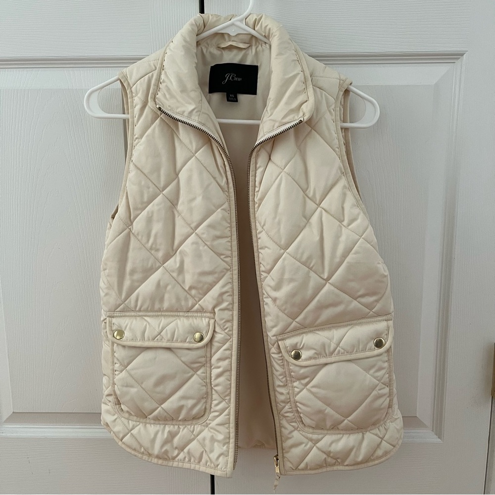 XS: J Crew Excursion Vest Quilted PrimaLoft Muslin Cream & Gold